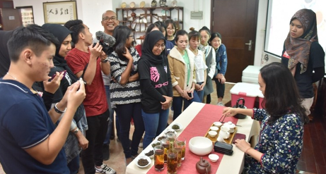 马来西亚城市大学师生参加中华优秀传统文化体验营.png